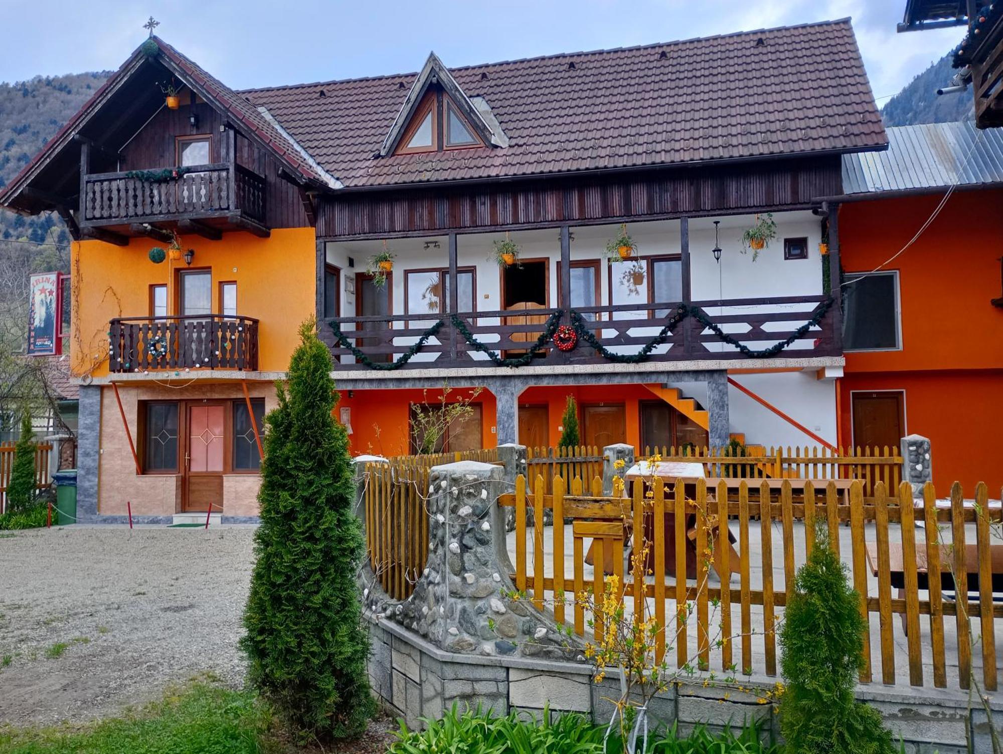 Pensiunea Irina 1 Si 2 Zărneşti Exterior foto